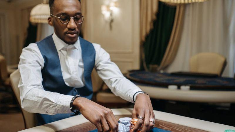 Dealer chuyên nghiệp tạo không khí thân thiện cho người chơi